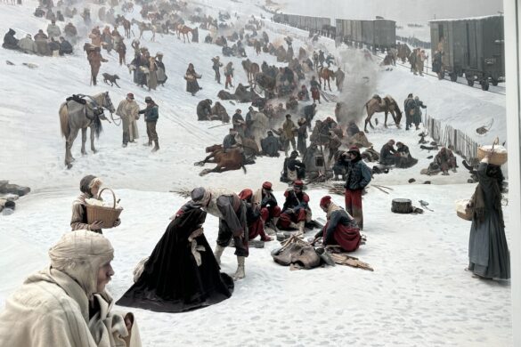 Central group scene of refugees and soldiers in the Bourbaki Panorama.