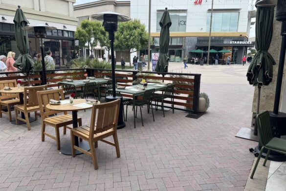 Partial outdoor dining patio at Sipeos restaurant in Walnut Creek overlooking Broadway Plaza